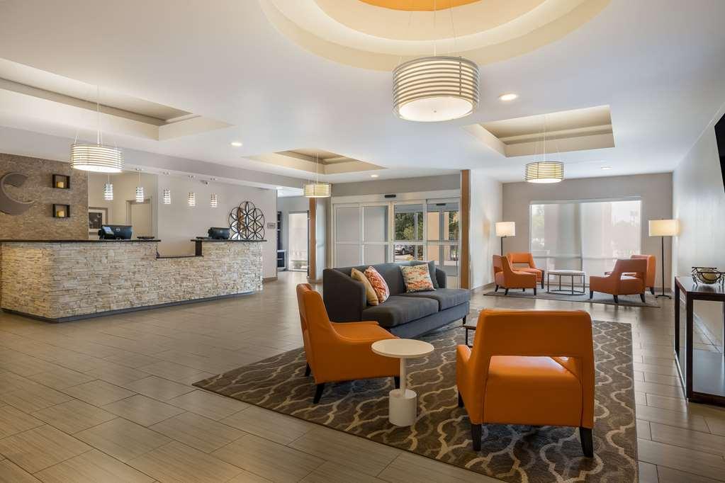 Comfort Suites Denham Springs Interior photo